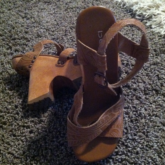 Bebe leather sandal wedge.