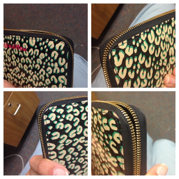 Authentic Louis Vuitton LE Zippy Leopard - Picture 3 of 3