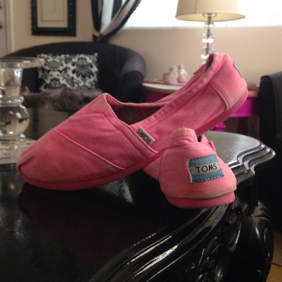 💗 USED Hot Pink Toms 💗