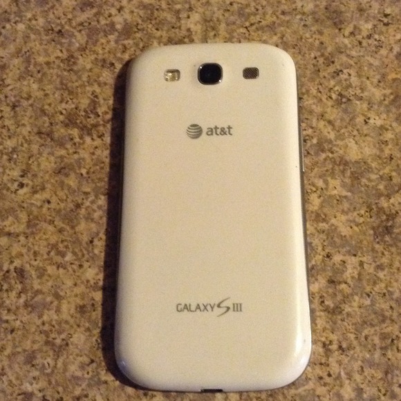 White Samsung Galaxy S 3 - Picture 2 of 3