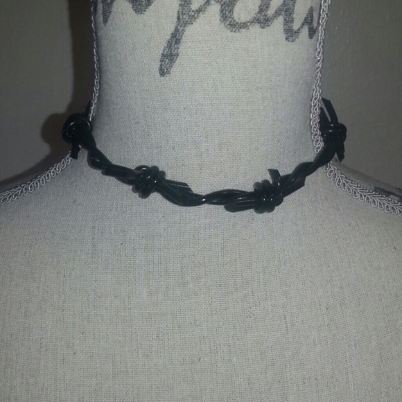 Black barbwire necklace