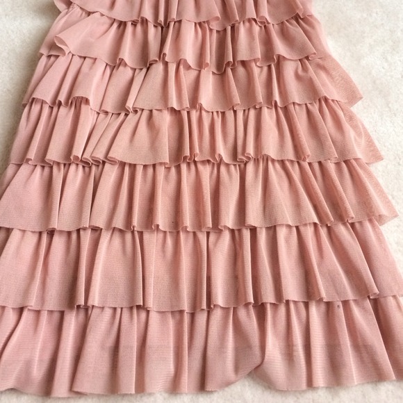 🚫SOLD🚫Dress with pink ruffles - Picture 2 of 3