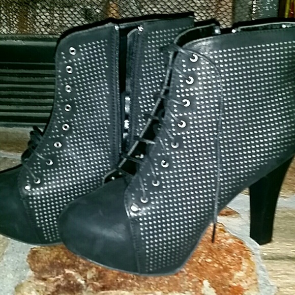 Shi by Journeys ankle booties