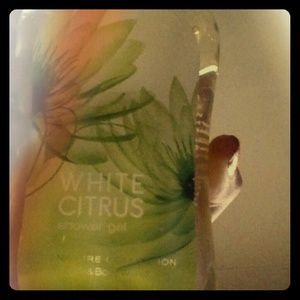 White citrus shower gel
