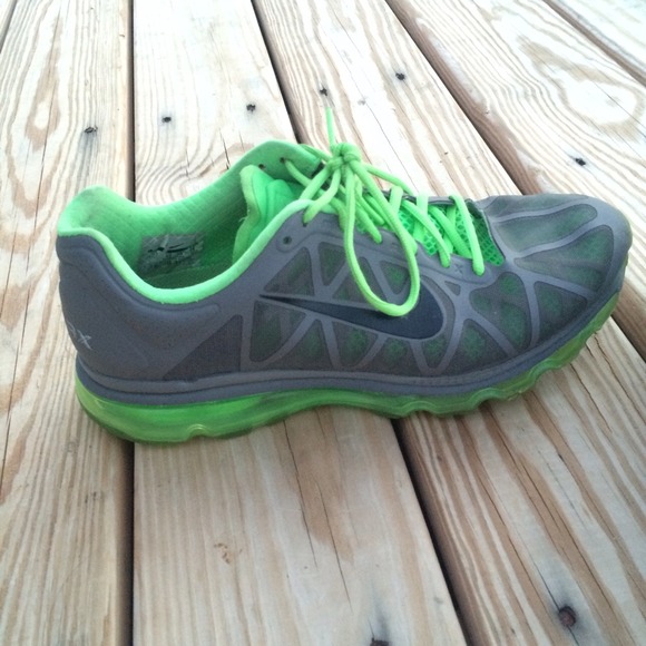 Men's Nike air maxes in  green and gray