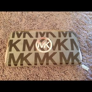 Micheal Kors wallet