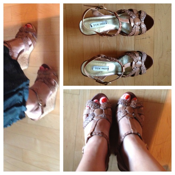 SOLD IN BUNDLE🎉HP🎉Steve Madden beige wedges - Picture 3 of 4
