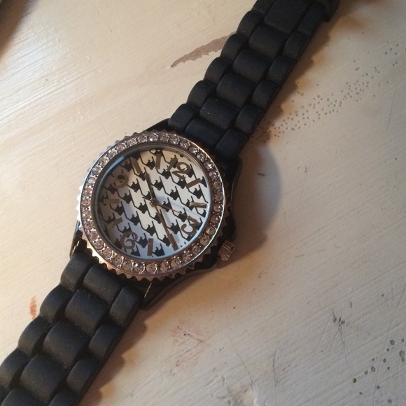 Watch - Picture 2 of 3