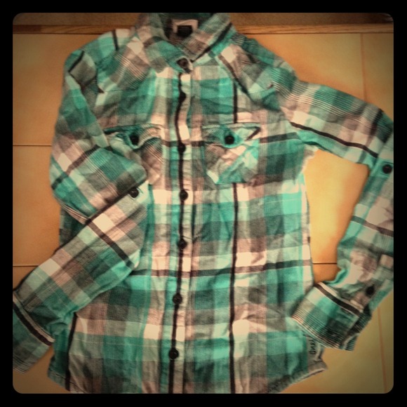 2 Large Long Sleeve O'Neil button shirt