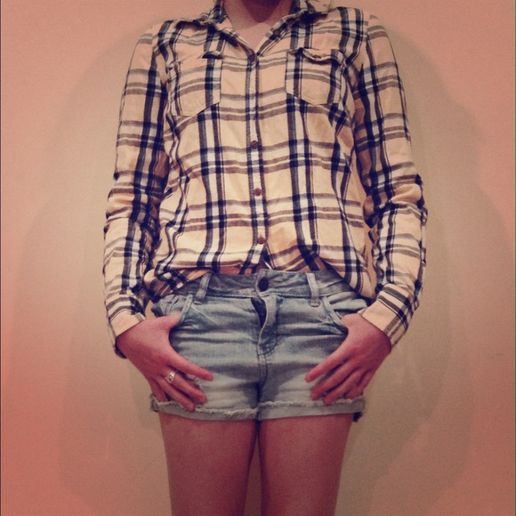 •••••••Yellow and Black plaid shirt•••••••