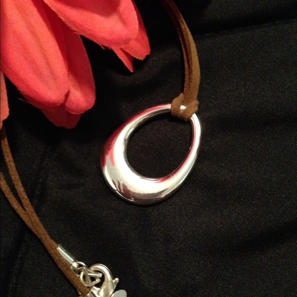 💕 Beautiful organic shape necklace!!