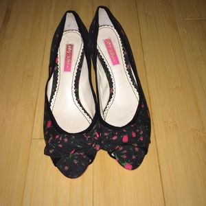 Betsy Johnson rose print heels