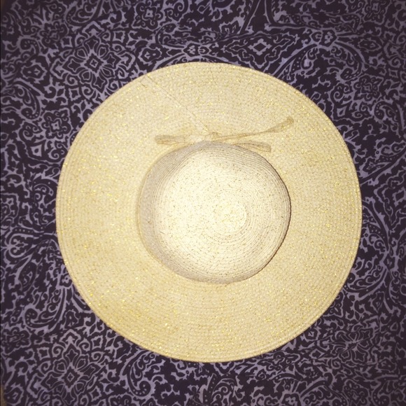 Straw hat! - Picture 2 of 2