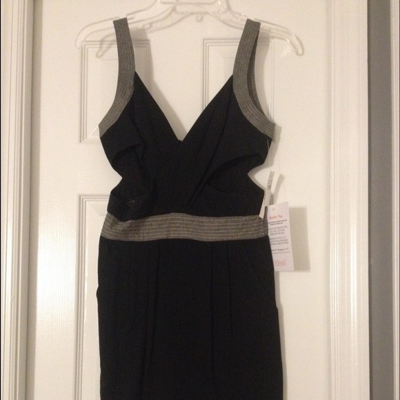 Sexy dress!! side and front cut outs