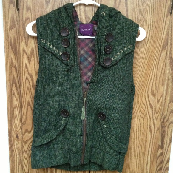 Adorable green vest with checkered hoodie.