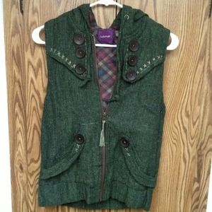Adorable green vest with checkered hoodie.