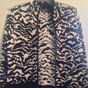 Power sweater in jacket Black and white