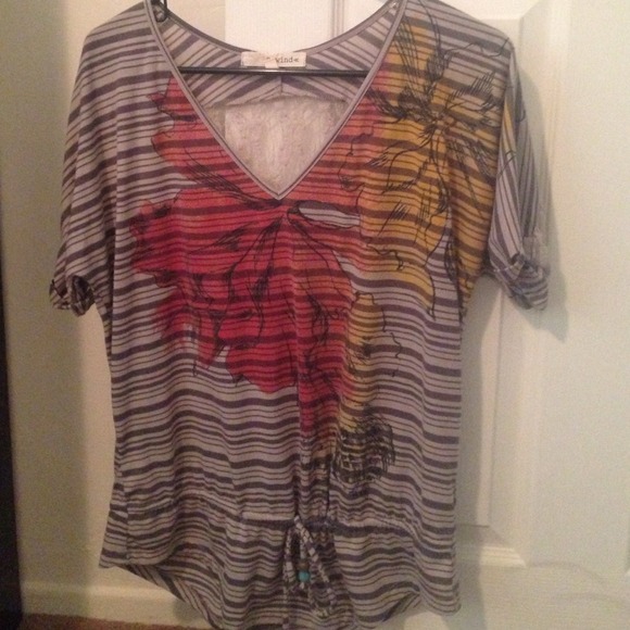 A cute T-shirt with a lace back and a bead tie.