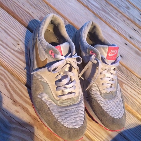 Men's pink nike air max