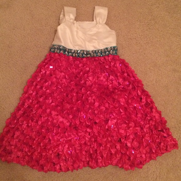 SOLD- Beautiful little girl dress!