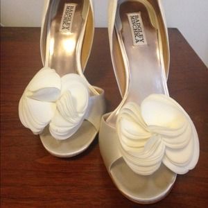 Badgley Mischka White Satin Heels - Size 9