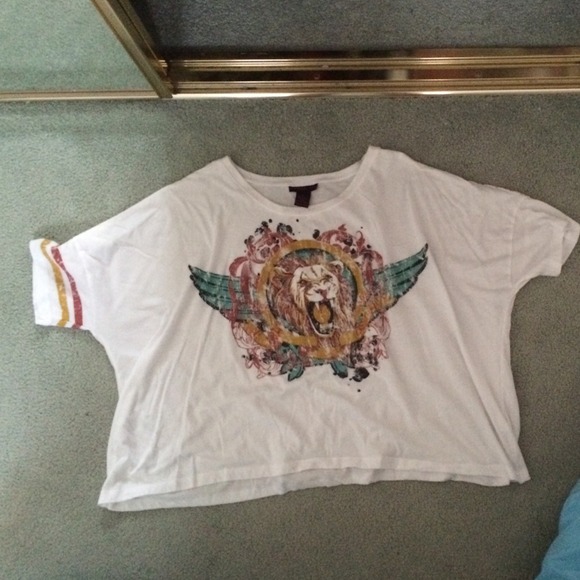 lion cropped graphic tee