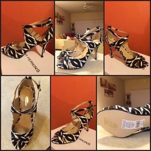 New. Black & White High heel strappy sandal