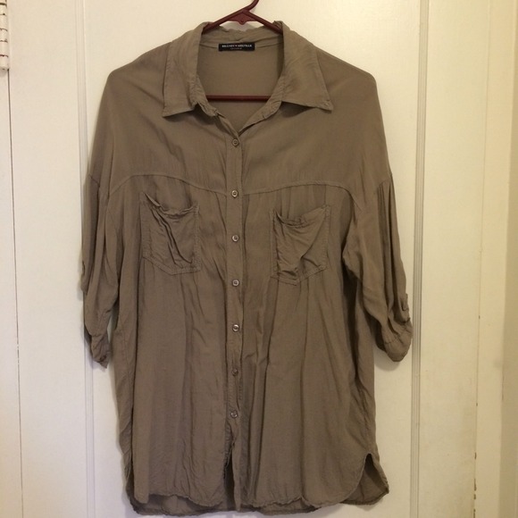 Brandy Melville 3/4 length sleeve top