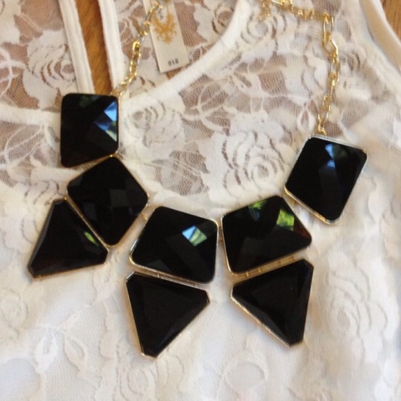 Boutique Jewelry - 🎉HOST PICK🎉  Black & gold statement necklace