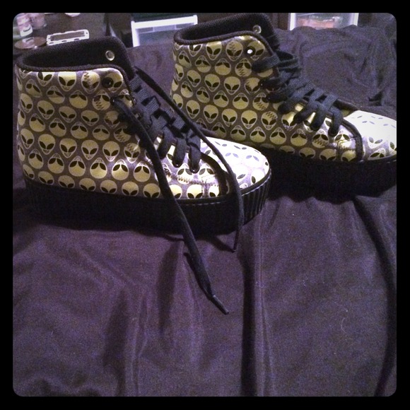 jeffrey Campbell hyia alien platform/creepers