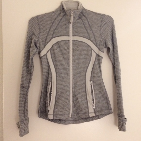 SOLD 🚫🚫 Lululemon Silver Spoon Pique