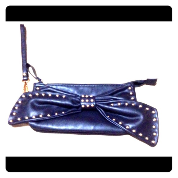 🚫Sold!! Leather Bow clutch !