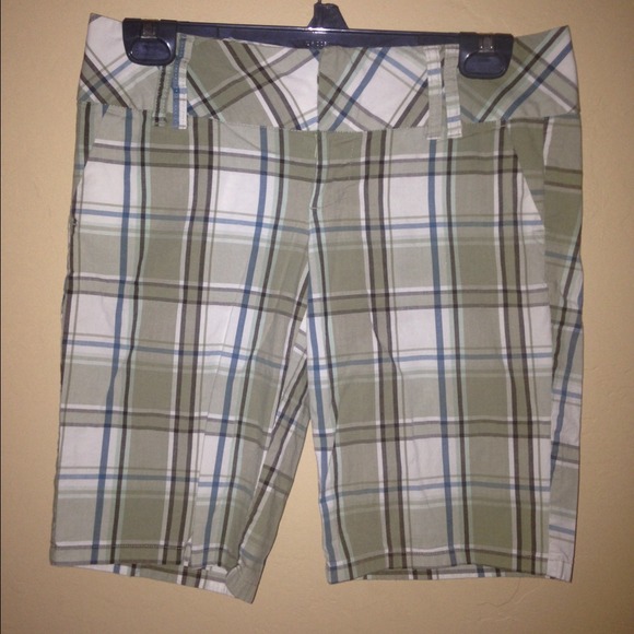 Plaid mid-length shorts