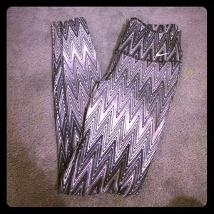 Nike dri-fit chevron leggings (XS)