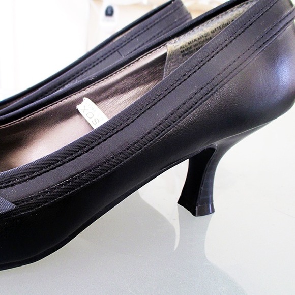 Xhilaration Shoes - Black Heels with Bow Detail Xhilaration Shoes - Black Heels with Bow Detail