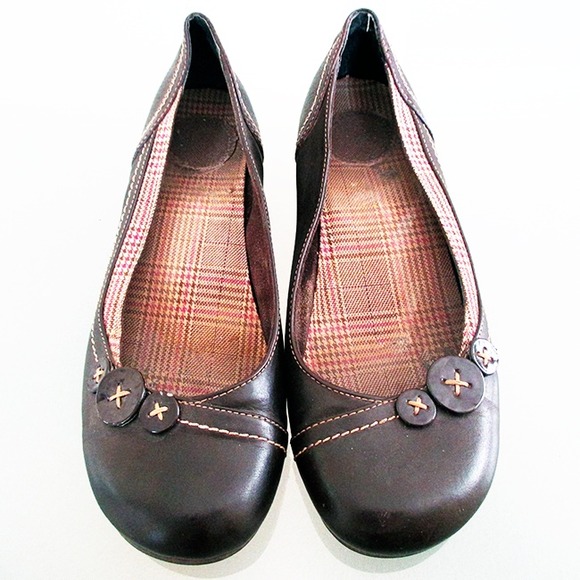 Mudd Shoes - Brown Button Detail Flats Mudd Shoes - Brown Button Detail Flats