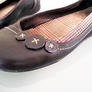 Mudd Shoes - Brown Button Detail Flats Mudd Shoes - Brown Button Detail Flats