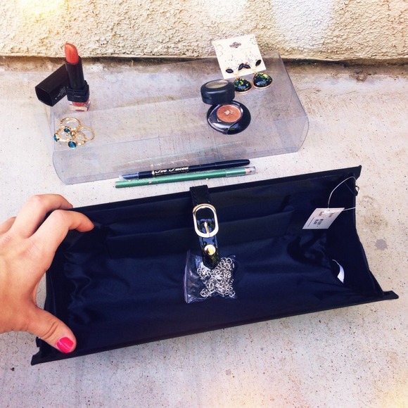 🚫SOLD IN BUNDLE❗️Leopard Magazine Oversize Clutch - Picture 4 of 4