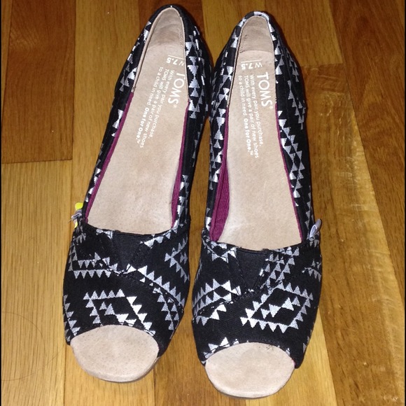 Toms wedges
