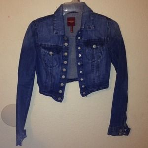 Cropped denim jacket