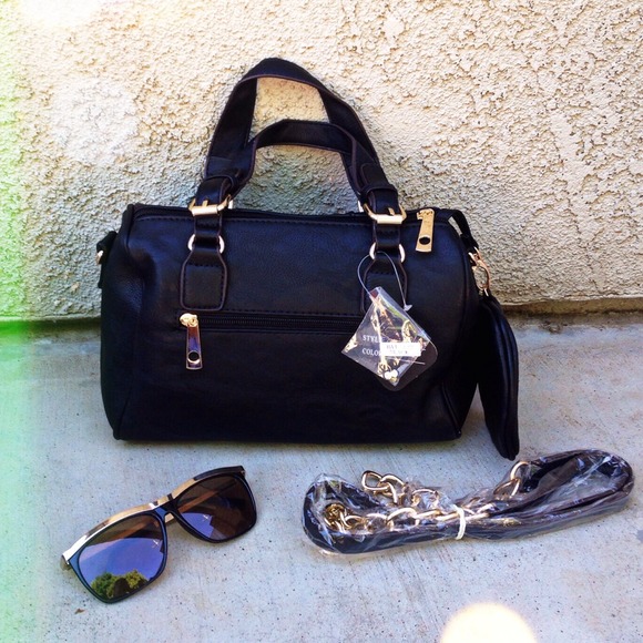 ❗️🚫SOLD IN BUNDLE❗️Crystalized Raven Handbag - Picture 3 of 4