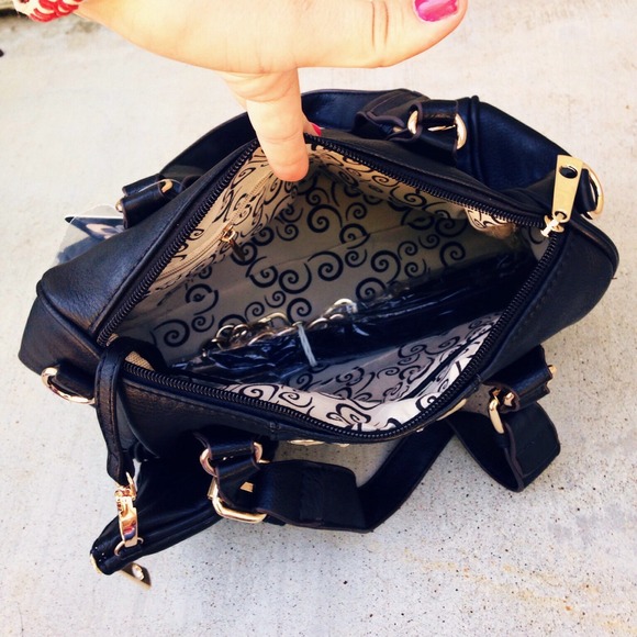 ❗️🚫SOLD IN BUNDLE❗️Crystalized Raven Handbag - Picture 4 of 4