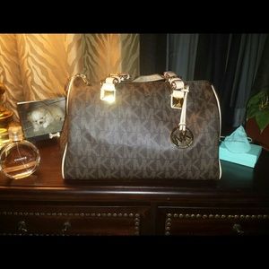 ❌❌SOLD❌❌ Authentic Michael Kors Grayson monogram