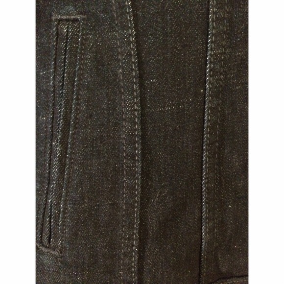 Dark-wash Levi's Jean Jacket - Picture 3 of 4