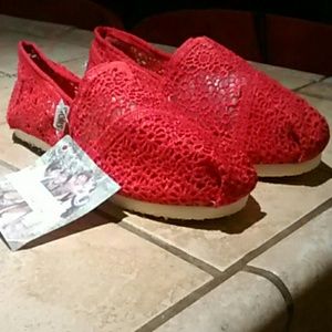 NWT RED CROCHET TOMS