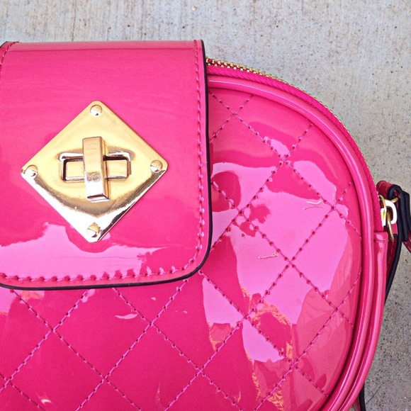 ❗️🚫SOLD IN BUNDLE❗️Pink Grapefruit Shoulder Bag - Picture 2 of 4