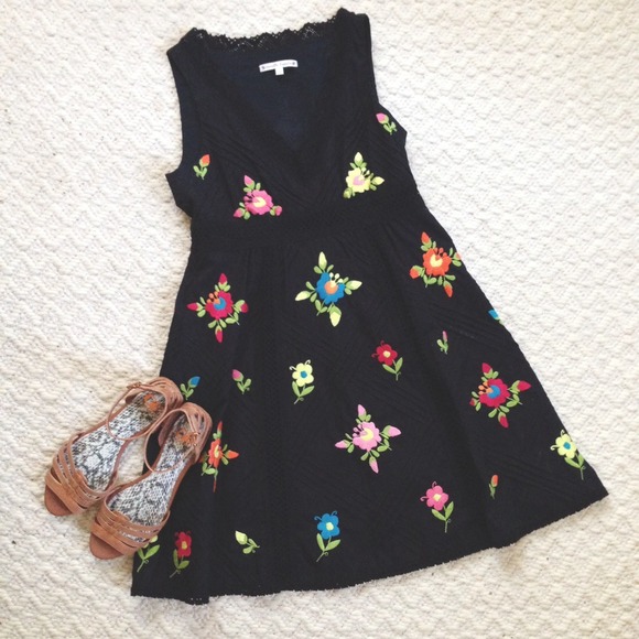 🚫🚫SOLD in bundle🚫🚫Nanette Lepore dress - Picture 2 of 4