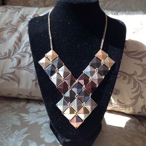 Multi-colored necklace