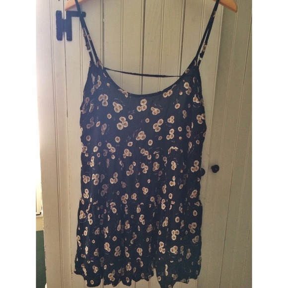 *sold in a bundle* Brandy Melville Sunflower Jada - Picture 3 of 4