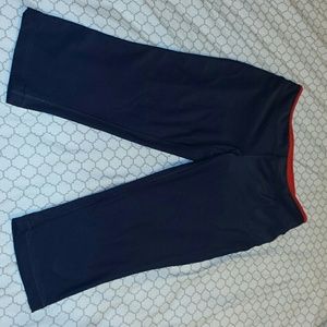 2 pairs of yoga pants